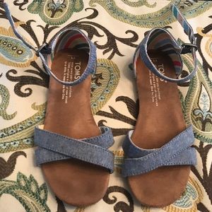 Girl’s Tom’s sandals size 1